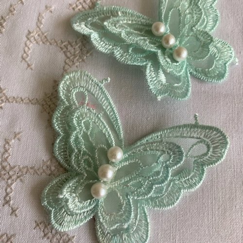 Embellissement, papillon brodé, tilleul, 3 perles, 4 ailes, il mesure 6.3/5.5 cm, mariage, vente à la pièce