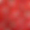 Tissu de noël, dashwood studio, fond rouge avec ces petites souris, qui dansent lors de la fête, vente par 25/110 cm