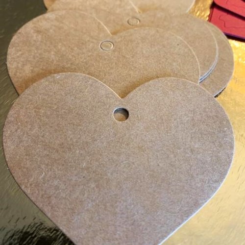 Coeurs en kraft, 7cm/ 5.2 cm, carton neutre, pour un prénom, un merci, une place à table, vente par 10