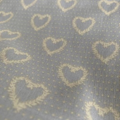 Tissu en coton, gütermann, avec des coeurs jaune pale sur gris clair, laize de 145 cm, vente par 50 cm de haut