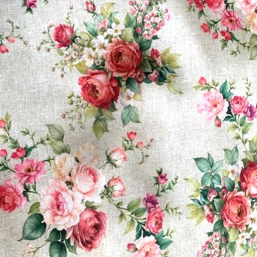 Tissu décoration, 75 % coton et 25 polyester, bouquet de roses, sur écru, vente par 50/140 cm