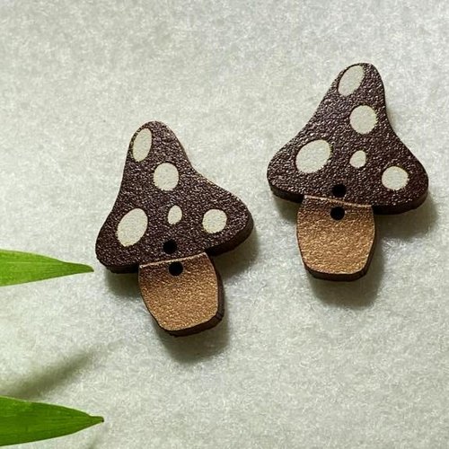 Bouton en bois, charm, automne, artisanat france, champignon haut, 2 cm, couleur marron taches beige, vendu à l'unité