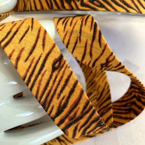 Biais replié "animal" 20/10/10 mm, zébrures marron et noires, sur jaune, polyester et coton, vente au mètre