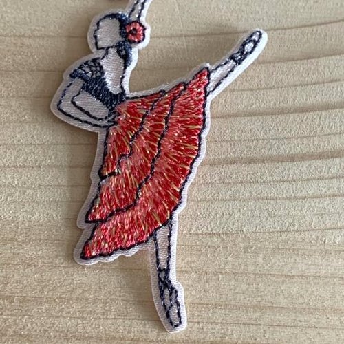 Écusson, thème du ballet, danseuse de flamenco, robe rouge pailletée, haut noir, 6.5/5 cm, vente à l'unité