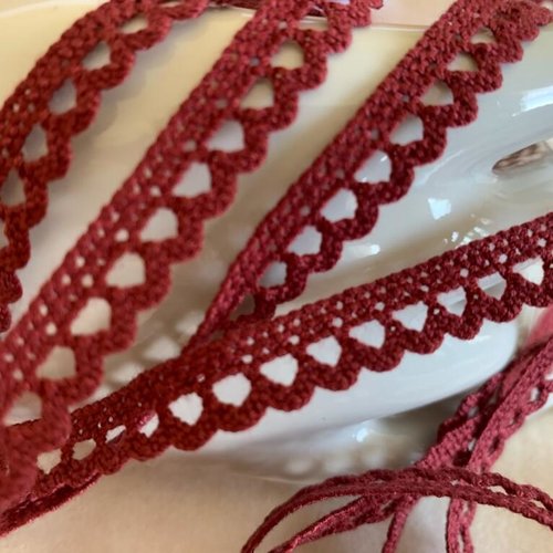 Dentelle en coton, made in italy, large de 9 mm, de couleur lie de vin,  habillement, décoration, vente par au mètre