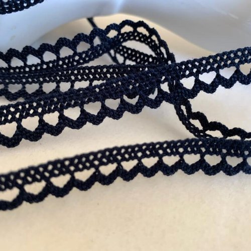 Dentelle en coton, made in italy, large de 9 mm, de couleur bleu marine,  habillement, décoration, vente par au mètre