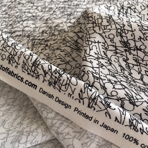 Coupon, tissu, coton, de la maison stof, noir et blanc, chiffres écritures, sur fond bis,  vente par 33 cm/110 cm