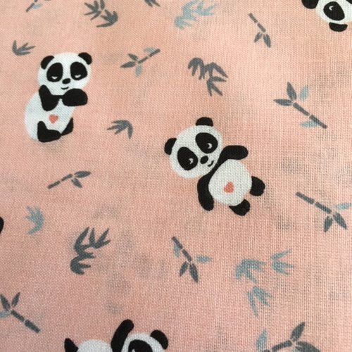 Destockage tissu en coton, enfant, rose avec des pandas, laize de 160 cm, vente par 140 cm de haut