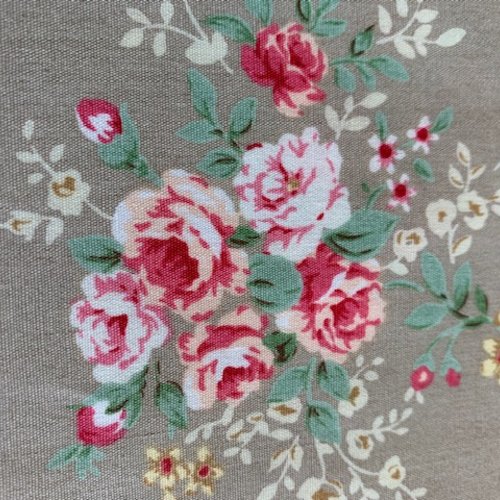 Charmant coton britannique, en coton, avec des roses, shabby, fond taupe, bouquets de 7 cm environ, vente par 55/50 cm