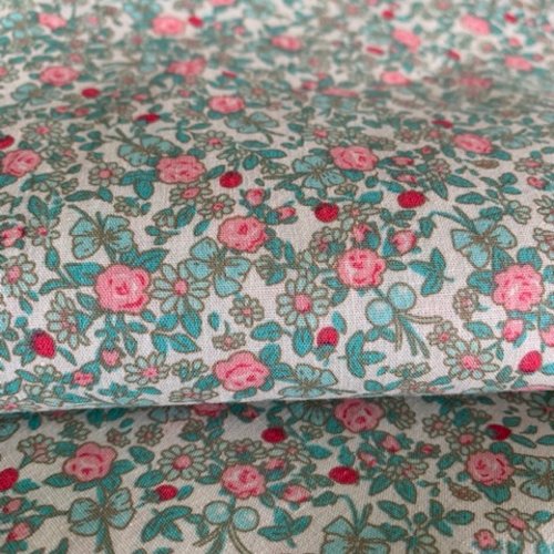 Tissu en coton, qualité anglaise, petites fleurs roses sur vert d'eau, blanc, fin et délicat, vente par 25/146 cm