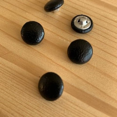 Petit bouton en skai, de couleur noire, 12 mm de diamètre, couture, décoration, vente à la pièce