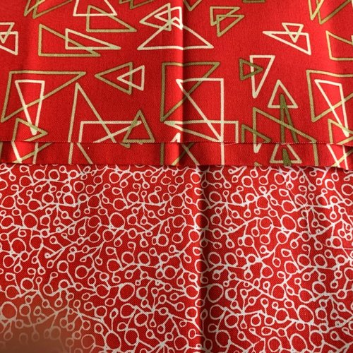 Destock : deux coupons, de tissu en coton, 46/54 cm chacun, deux motifs géométriques, rouge blanc, vente pour les deux 2
