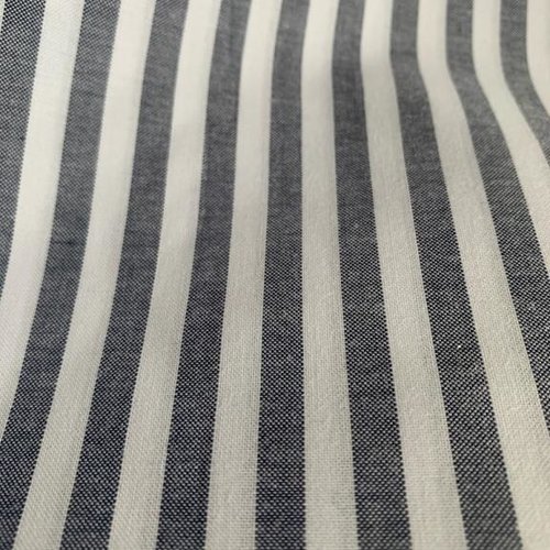 Tissu en coton, léger et souple, fond blanc avec des rayures marine fondu, de 6 mm de large, habillement, déco, vente par 25 cm sur