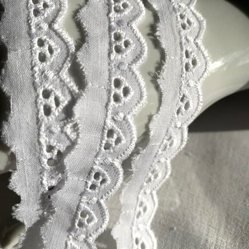Ruban de broderie dentellée, de couleur blanche, 16 mm de large, pour l'habillement, la décoration, vente au mètre