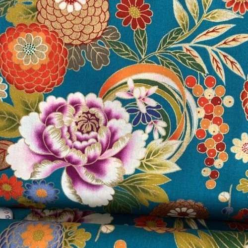 Nouveau tissu japonais, de naka fabric, des fleurs sur bleu vert, en doré, orangé, bleu, blanc, écru, rouille vente par 25 cm/110
