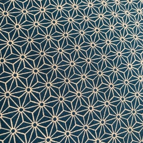 Tissu japonais, de marque sevenberry, motifs ashanoha, 1.2 cm, bleu canard et écru, coton, vente par 25 cm / 110 cm de laize