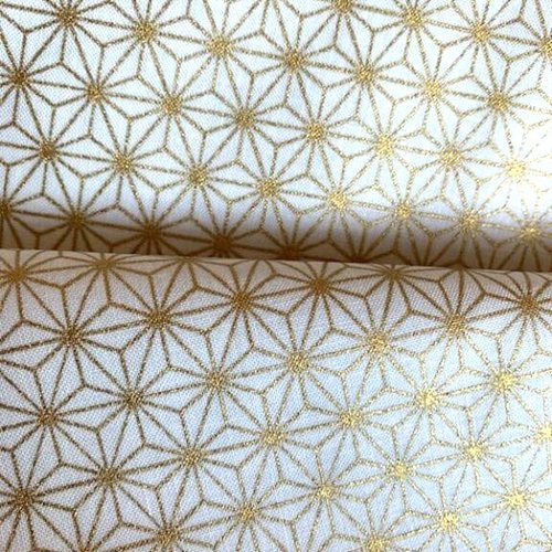 Tissu japonais de marque sevenberry, coton, avec des motifs ashanoha dorés, sur tissu écru clair, idéal fêtes, vente par 25 cm/110