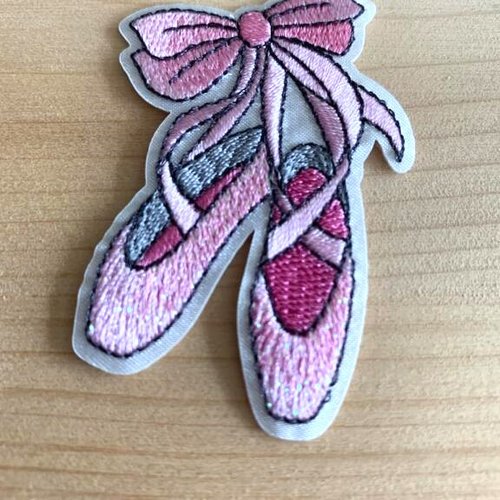 Écusson, thème du ballet, paire de chaussures de danse, ruban noeud roses, sandale pailletée, vente à la pièce