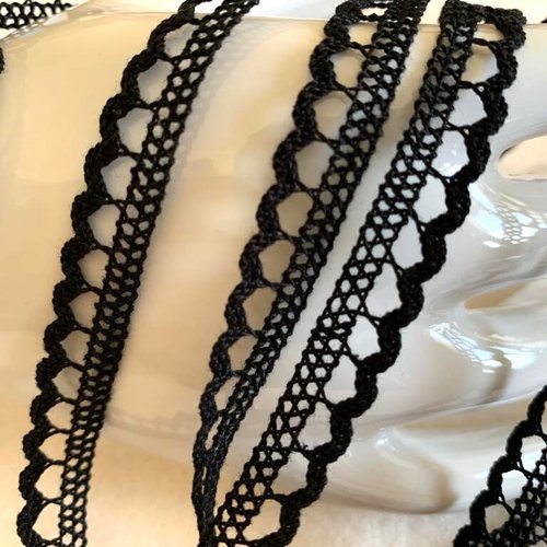 Dentelle en coton, made in italy, large de 9 mm, de couleur noire,  habillement, décoration, vente par au mètre