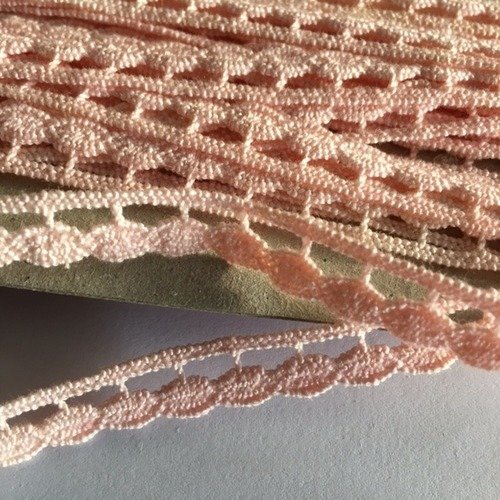 Dentelle de bordure, 1 cm de large, du puy, couleur rose pâle, en coton
