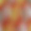 Tissu en coton, décor plumes d'oiseaux, couleurs diverses et lumineuses sur fond orange, 50 cm /53 cm de large