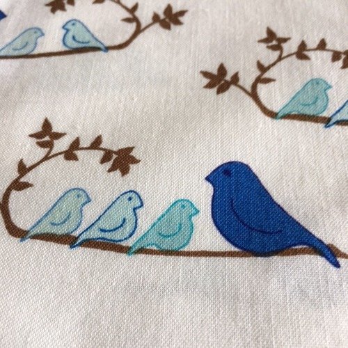 Tissu en coton, patchwork, thème des oiseaux,  fond blanc, trois oiseaux sur branche marron, 52/45 cm, neuf