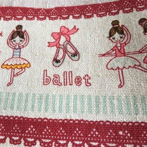 Tissu, toile de coton, la danse, fillettes stylisées, "j'aime le ballet" sur fond écru, mignon !  73/55 cm
