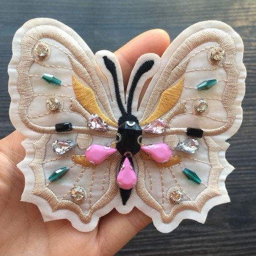 Appliqué à coudre, superbe papillon et pierres cousues main, perles, 9.5/8.5 cm, neuf, à l'unité