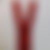 Fermeture à glissière ykk invisible et robuste, 2 cm de large, 24 cm de long, 20 de zip, couleur rouge, neuve, produit eu, à l'unité