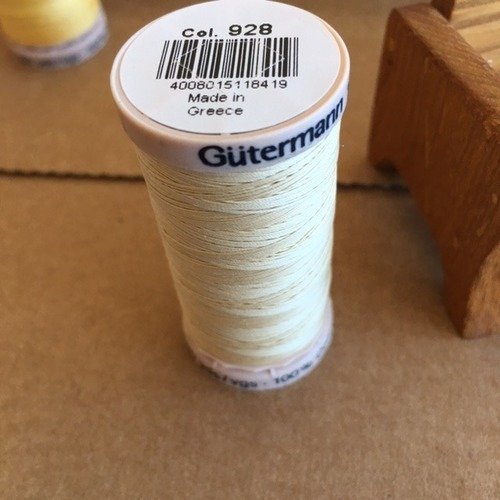 Fil à quilter  gütermann, patchwork, 100 % coton mercerisé, 200 mètres, coloris beige n° 928