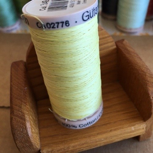 Fil à quilter machine gütermann, patchwork, 100 % coton mercerisé, 200 mètres, coloris jaune citron, n° 349
