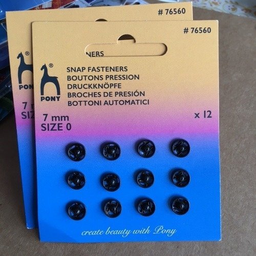 12 boutons pressions sur plaque, noirs, en laiton inoxydable, taille 7 mm, de marque prym