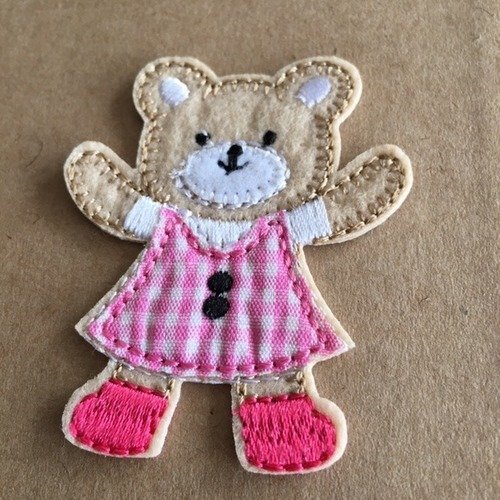 Appliqué, patch d'embellissement, ours fille en robe vichy rose et blanche, à fixer au fer à repasser, 6 cm/5 cm, neuf, à l'unité