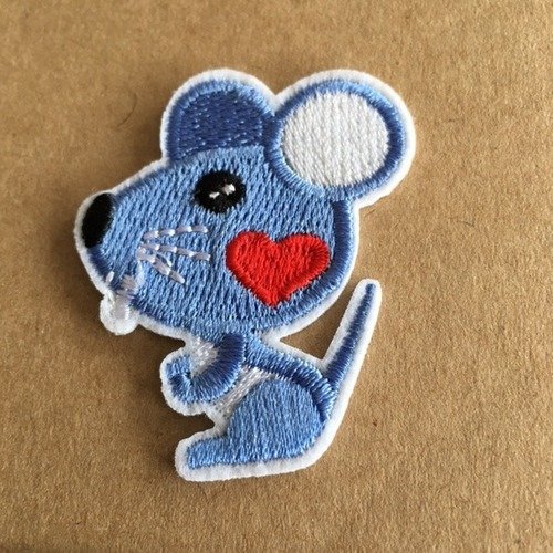 Appliqué, embellissement à coller, souris bleue au cœur  rouge, 4 cm/5 cm, neuf, vendu à l'unité