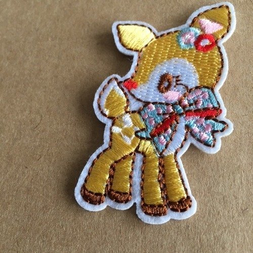 Appliqué, embellissement, joli bambi, avec son joli nœud papillon, 4.3 cm/6.5 cm, doré, neuf, à l'unité