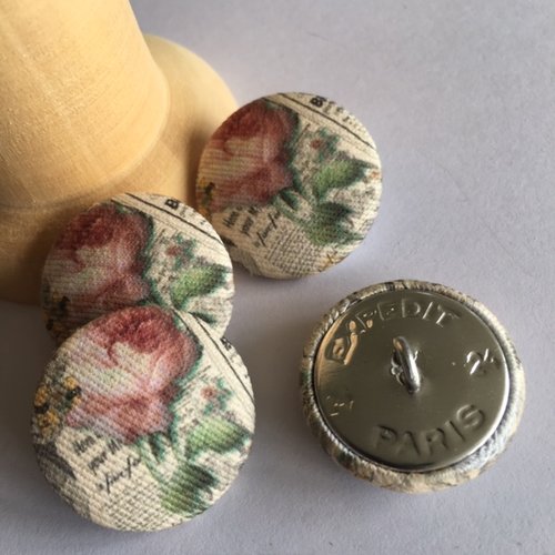 Bouton recouvert de tissu, ici roses anciennes, shabby, sur ton beige, 24 mm, neufs, vente à l'unité