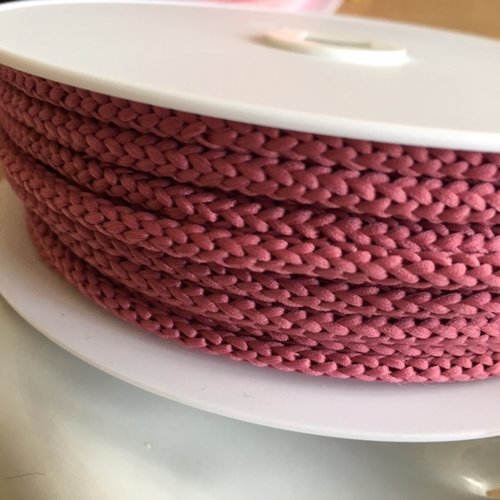 Cordon tricoté, en polyester, 4.5 mm de diamètre, de couleur rose ancien, neuf, vendu au mètre