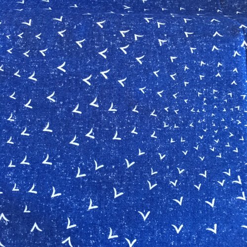 Tissu en coton, coupon dashwood, fond bleu, motifs blancs fins géométriques, "lifes journey "50 cm/ 110 cm