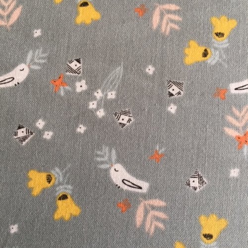 Tissu en coton, dashwood, de la série "émi and the birds" , fond gris clair, oiseaux, plantes, tons automne, vente par 25 cm en 110 cm