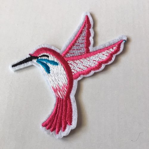 Appliqué, oiseau, à coller au fer, un colibri rose blanc et bleu, tissé, 7/7.5 cm, vendu à la pièce