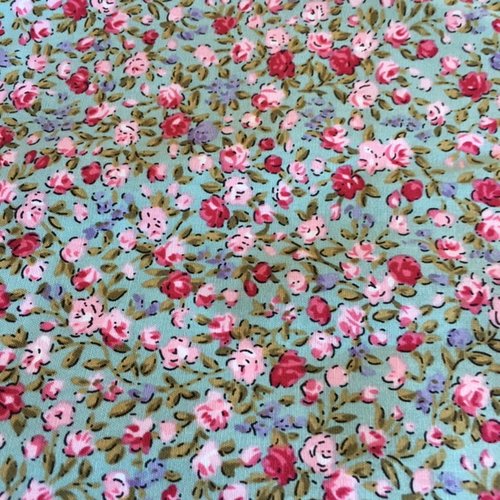 Magnifique tissu en coton, fond vert d'eau, avec des fleurs de toutes couleurs, roses, 160 grammes, vente par 25 cm/145 cm