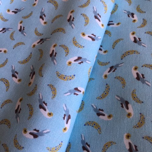 Du bleu encore, avec ce tissu au tissage serré, coton avec des perroquets, décoration, habillement, vente par 25 cm/150 cm