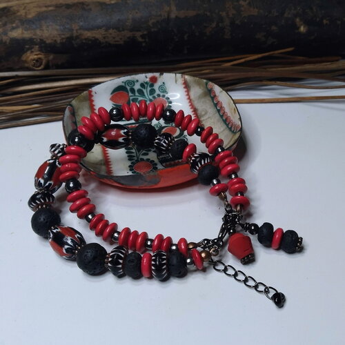 Bracelet ethnique, rustique, perles chevrons népalaises et perles lave noire, hématite et bois, bracelet 2 rangs, noir/rouge, cadeau femme