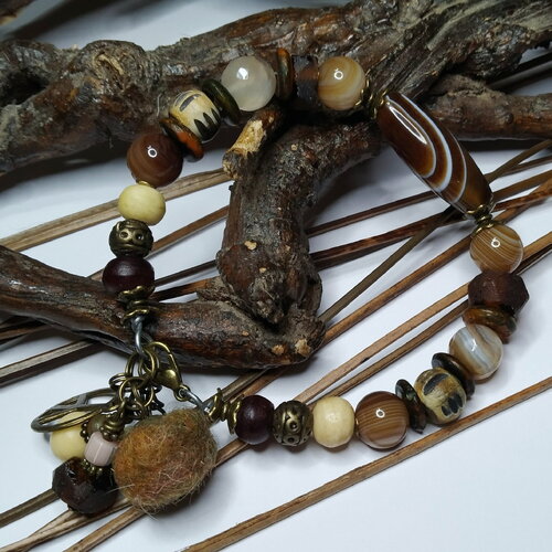Bracelet rustique/ethnique, grande agate du botswana agate rubanée, os et corne, perles en verre rustiques, marron, semi-rigide,cadeau femme