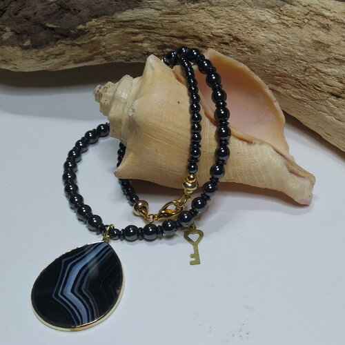 Collier court boho chic, pendentif agate rubanée noire, perles en hématite, collier gemmes noires, classique, épuré, cadeau femme
