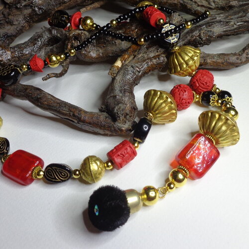 Collier sautoir ethnique asie en rouge et or, perles tibétaines laiton doré, lampwork rouge à la feuille d'or, perles cinabre, cadeau femme