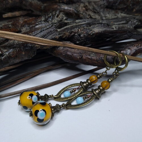 Boucles d'oreille bohèmes, perles artisanales verre filé au chalumeau et verre de bohème, jaune/bleu, look vintage, cadeau femme