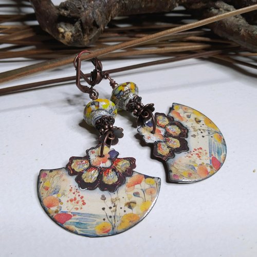 Boucles d'oreille bohèmes rustiques en cuivre émaillé fleuri, perles lampwork, nature, gaies, estivales, jaune/rouge/gris-bleu, cadeau