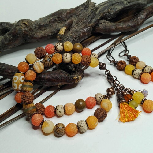 Duo bracelet et boucles d'oreilles bohèmes/ethniques, agates givrées et dzi, graines, rustiques, orange/jaune/marron, gai, cadeau femme