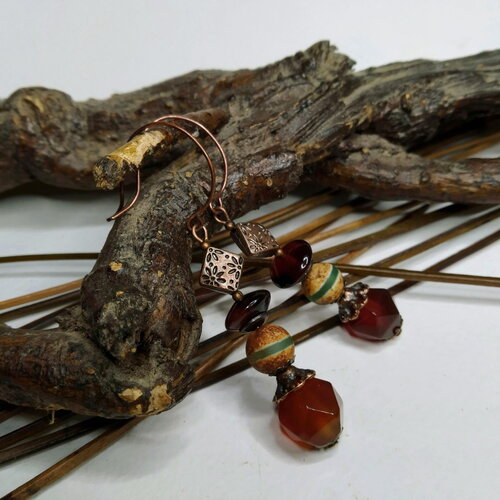Boucles d'oreille ethniques chic/rustiques, cornalines et agates dzi tibétaines, couleurs chaudes, longilignes, rouge/ocre, cadeau femme